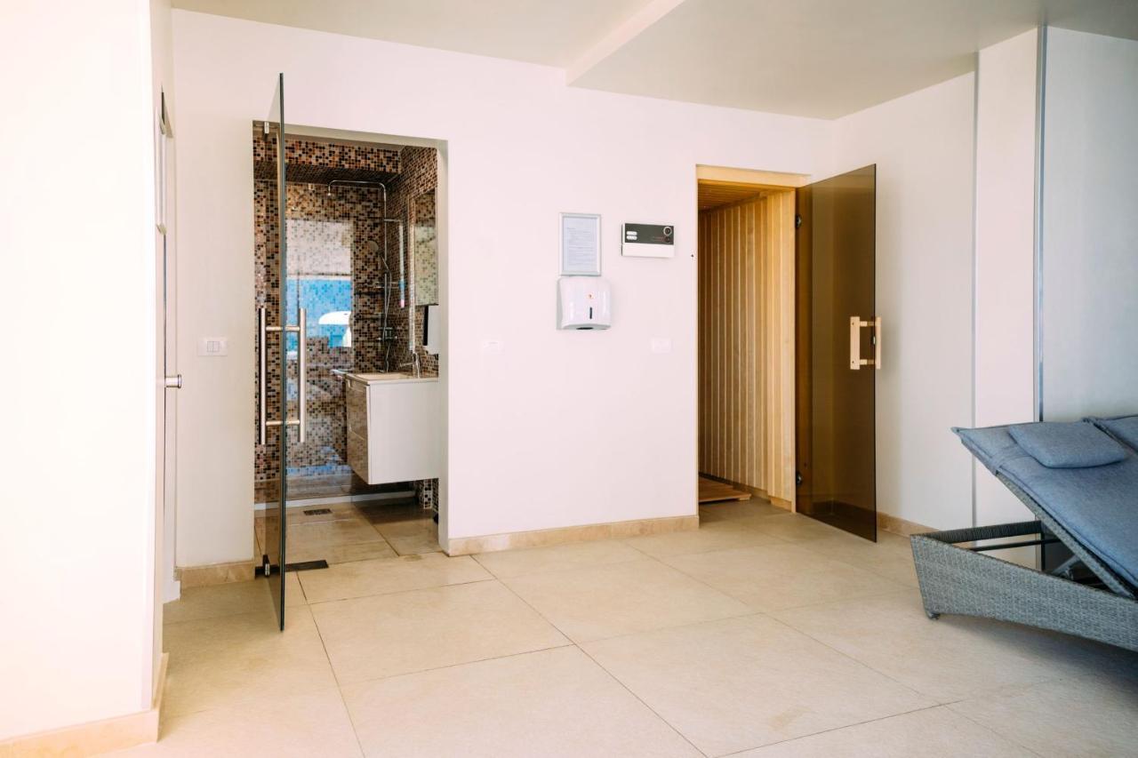 Alezzi Majestic Apartments 97 Navodari Exterior photo